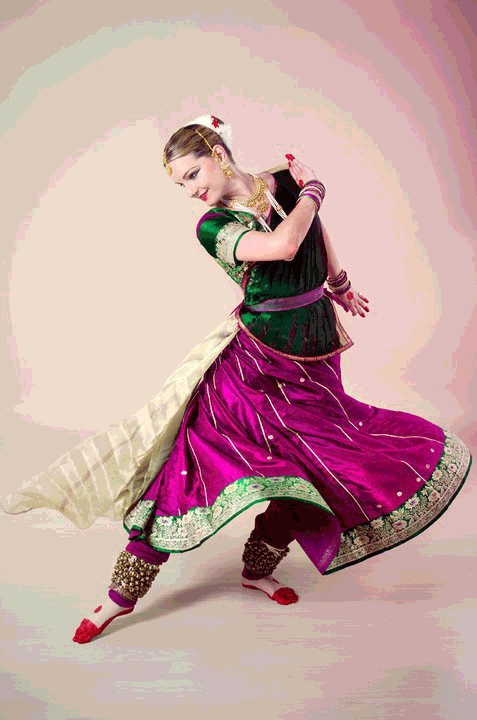 kathak dance outfit | bharatanatyamdanceblogs